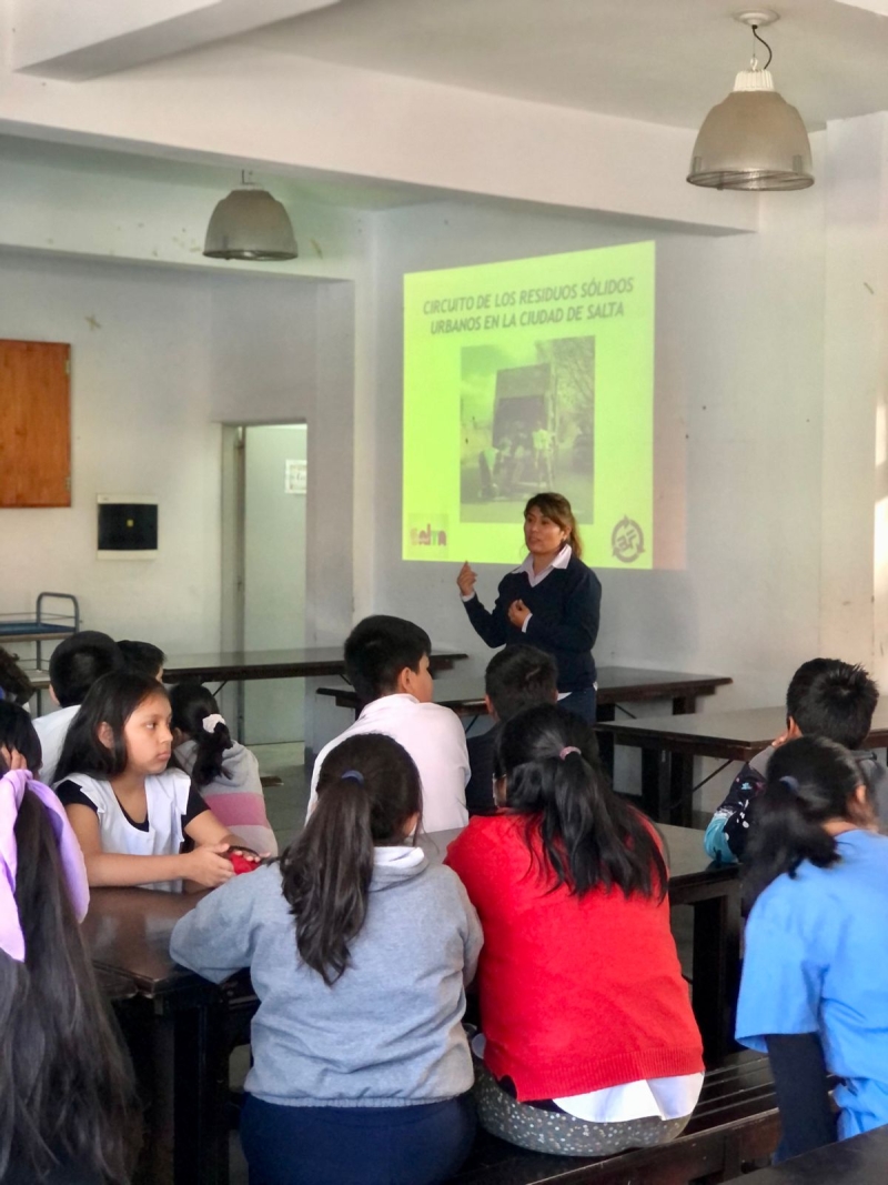 Agrotécnica Fueguina en las escuelas